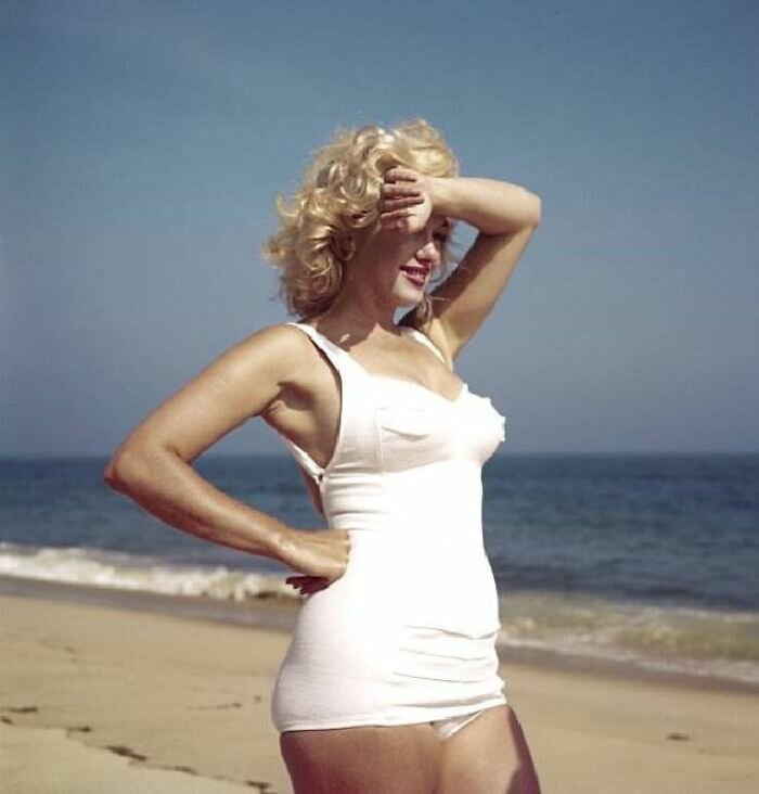 Magnifiques photos de Marilyn Monroe prisent à la plage par Sam Shaw en 1957 (17 photos)